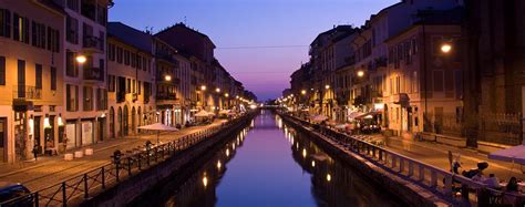 Per tutti coloro che desiderano una movimentata vita notturna, una. Artistic and cultural boat rides on the Navigli in Milan ...