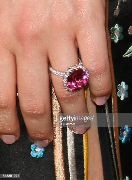 Actress Margot Robbie Engagement Ring Details Attends The Premiere News Photo Getty Images
