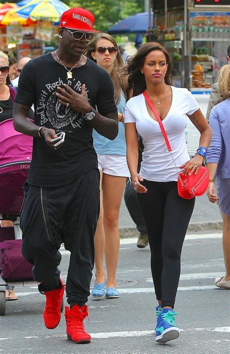 Photos Mario Balotelli à Peine Fiancé à Fanny Neguesha Cest Déjà