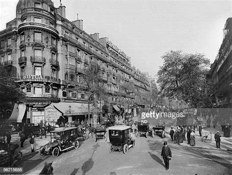 Boulevard Montmartre In Paris Photos And Premium High Res Pictures