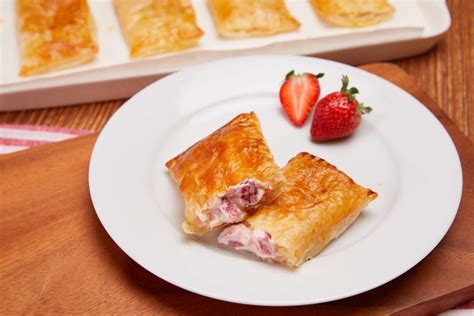 Strawberry Creamcheese Pocket Pie Online Recipe The Maya Kitchen