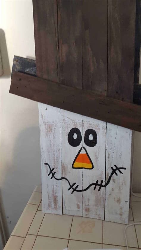 Fall Decor Project Pallet Snowman From Discarded Pallets Pallets