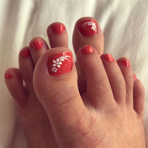 Pin By Melanie Hobbs On Nails Makeup And Hair Toe Nail Flower Designs