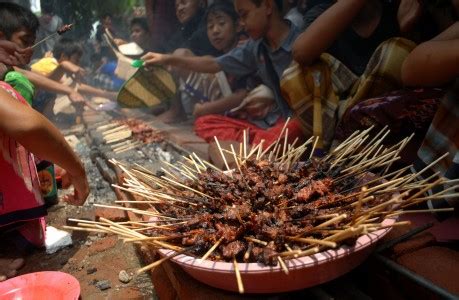 Walaupun anda termasuk penggemar hidangan daging kambing dan sapi, bisa jadi anda bukan termasuk yang gemar memasaknya sendiri di rumah. cara memasak daging kambing biar empuk | Cara Memasak