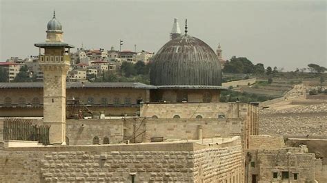 Why Jerusalems Western Wall Is So Holy Bbc News