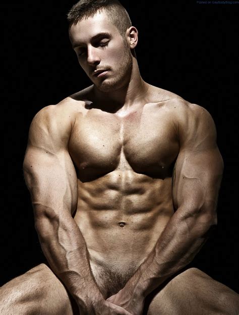 I Need To Know Who This Teasing Bodybuilder Is Nude Men Nude Male