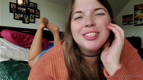 Lisa Asmr Sweet Nylon Feet And Bubblegum Youtube