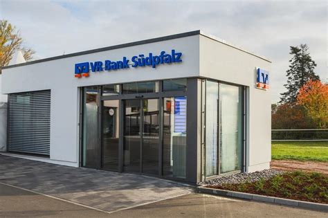 Von girokonto und finanzierung über geldanlage bis versicherungen: Geldautomat VR Bank Südpfalz • Bank » De moosite plaatsen ...