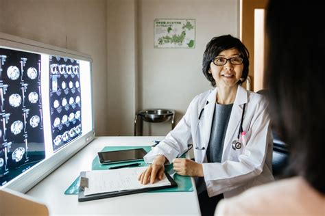 Female Japanese Doctor Talking To A Patient Gaijinpot Healthgaijinpot