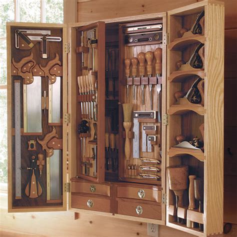 It can be used to store a variety of different items such as blankets and toys. Dan Smith's Dream Shop and Tool Chest - FineWoodworking