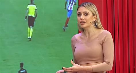 Morena beltrán cautivó a sus seguidores mirando puro fulbo. Argentina Morena Beltrán se luce analizando fútbol en ESPN