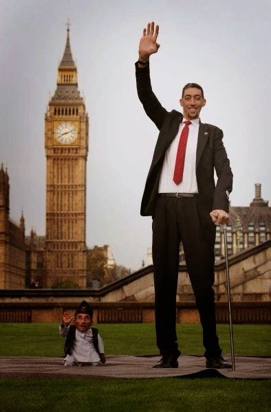 Theelites Worlds Tallest And Shortest Men Meet For The First Time