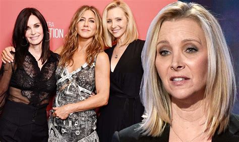 Lisa Kudrow Admits Friends Co Stars Bodies Gave Her Weight Issues