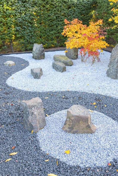 Here Is A Zen Garden With An Interesting Two Toned Stone Theme This