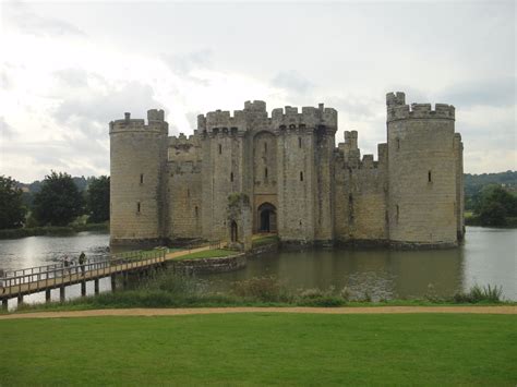 Tripping Around Merry Old England Bodiam Castle Castle Pictures