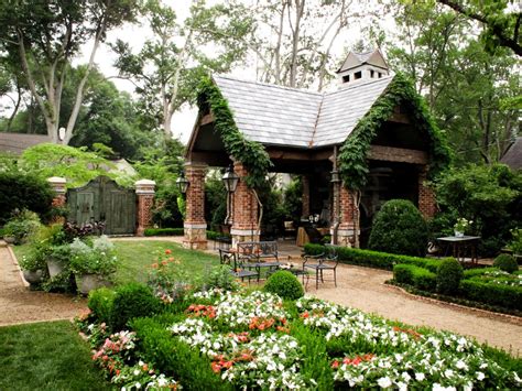 Diving trips, or go canoeing for an beautiful beach,good snorkeling,very laid back bar,excellent food, nice bungalows, chill place. 23 Dreamy Cottage Gardens | Decorating and Design Blog | HGTV