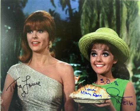 Tina Louise And Dawn Wells Hand Signed 8x10 Photo Auto Gilligans Island