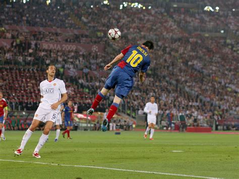 Rio Ferdinand Vs Messi I Admit It Messi Made Me Feel Embarrassed At The Wembley Final Epl