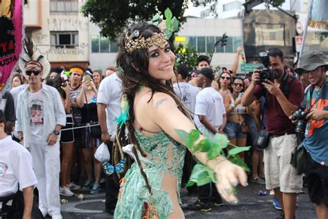Fotos Carnaval 2017 Alessandra Negrini E Time De Famosos Agitam Acadêmicos Do Baixo Augusta