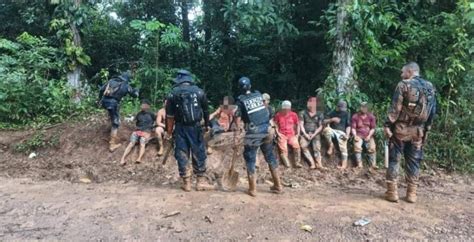 Detienen En Costa Rica A 8 Nicaragüenses Por Minería Ilegal Radio La