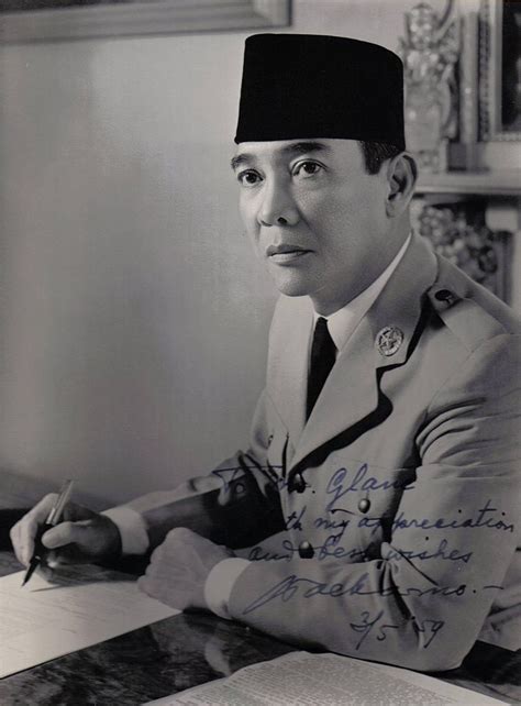 Biography Dr Ir H Soekarno The First President Of The Republic Of Hot