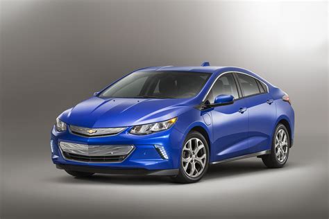 How to remove a car battery. 2016 Chevy Volt has 53 mile battery range says EPA, will that make a difference? - Electrek