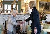 The photographer who took the last photo of Queen Elizabeth II shares ...