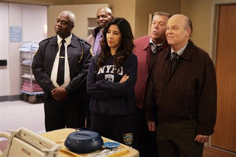 With andy samberg, stephanie beatriz, terry crews, melissa fumero. Sétima temporada de Brooklyn 99 encerra com chave de ouro ...