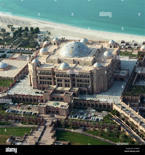 Das Emirates Palace Hotel In Abu Dhabi Stockfotografie Alamy