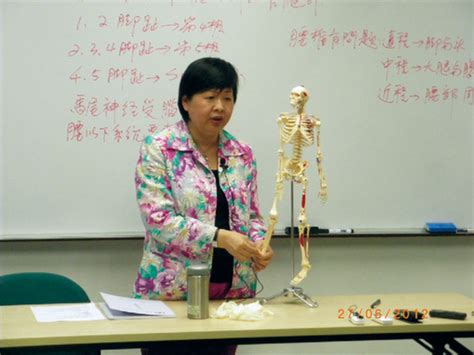 鄺頌晴 【疫苗氣泡】記者質疑「威逼」打針違人權 林鄭反駁西方因抗疫宵禁：有啲國家酒吧都未開番 / 立場報道 何君堯三次要求 定性反修例運動為「黑暴」 鄭若驊. 中國訪談_中國網