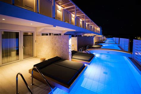 What would the family think about this? Classic Room Swim-up - INSULA ALBA Resort & Spa, Ανάληψη ...