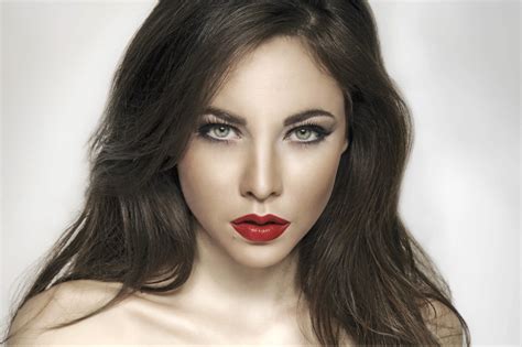 wallpaper face women model simple background long hair brunette green eyes singer red