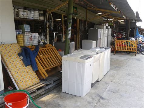 Perabot bergantung kepada siapa cepat dia dapat. Johor Ke Terengganu.: Rengit 3: Kedai Barang Terpakai