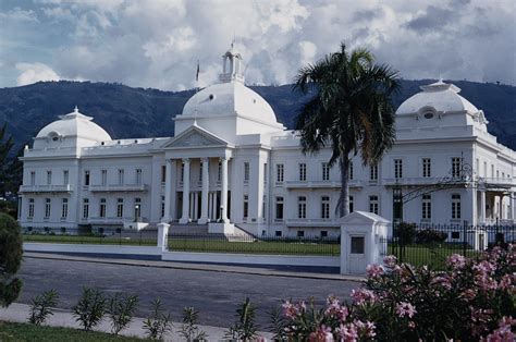 National Palace Of Haiti 1912 2010 Severely Damaged By The 2010