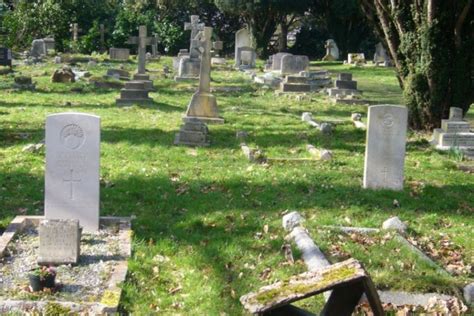 Commonwealth War Graves All Saints Churchyard Extension Ascot