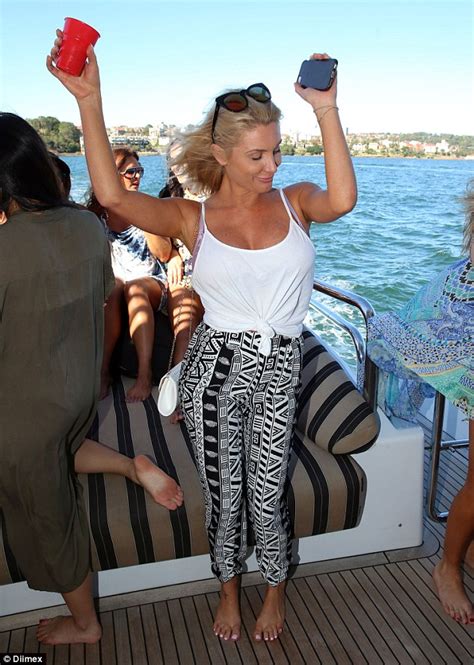 Zilda Williams Gets Her Groove At A Boat Party In Sydneys Harbour Daily Mail Online