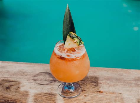 hold onto summer with these 7 aruba cocktails visit aruba blog
