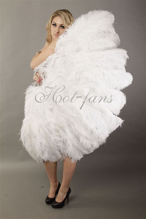 This New Sexy Feather Fan Is Made By Fluffy Ostrich Wing Feathers They