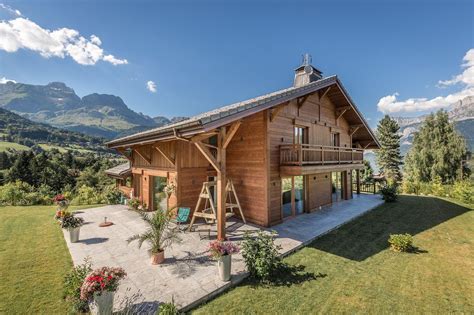 Vous cherchez un chalet à vendre au québec ? Magnifique chalet à vendre à Nant Cruy, entre Cordon et ...