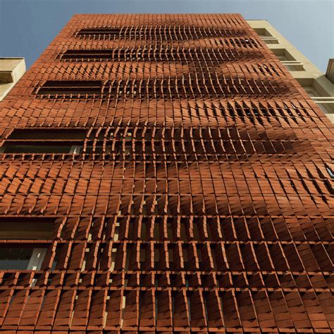 Admun Pleases Both Economy And Privacy With Brick Screen