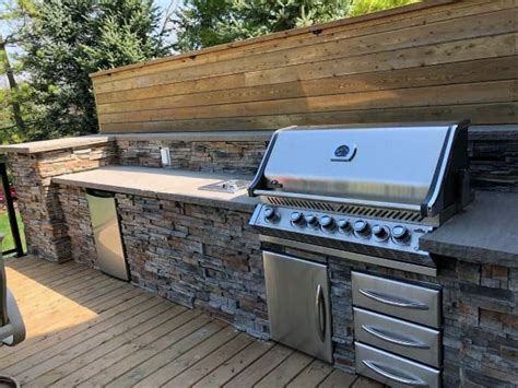 Modern Built In Bbq Ideas The Matte Black Finish Of The Bbq Matches The Color Of The Round