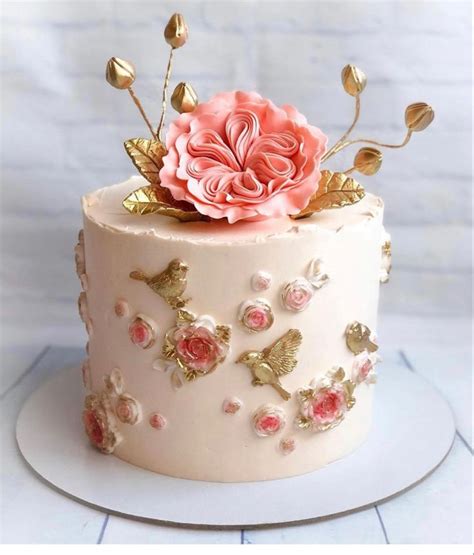 Gold And Peach Wedding Cake In 2021 Wedding Cake Peach Cake Flower Cake