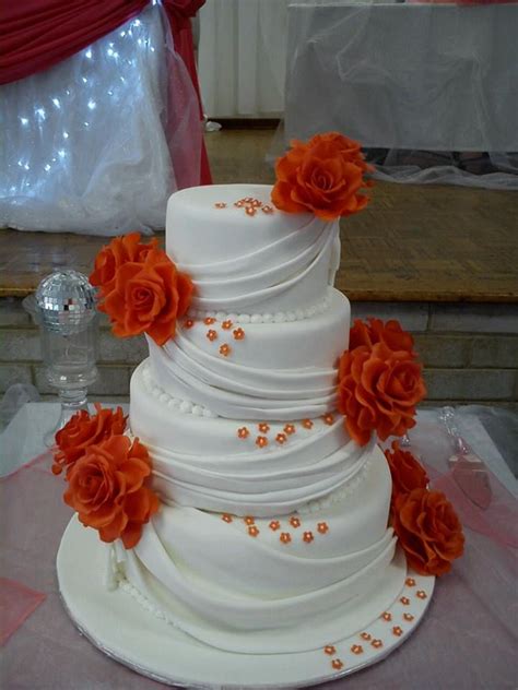 16 gorgeous geode wedding cakes. Draped wedding cake from Bread Ahead Cowey Rd | Wedding ...