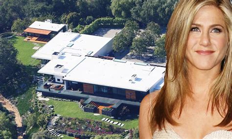 Jennifer Aniston Receives An Uninvited Visitor As Drunk Driver Crashes