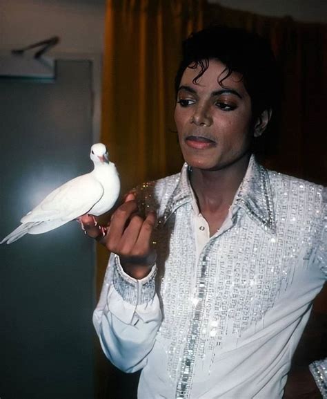 Michael Jackson Photographed Backstage During The Victory Tour With A