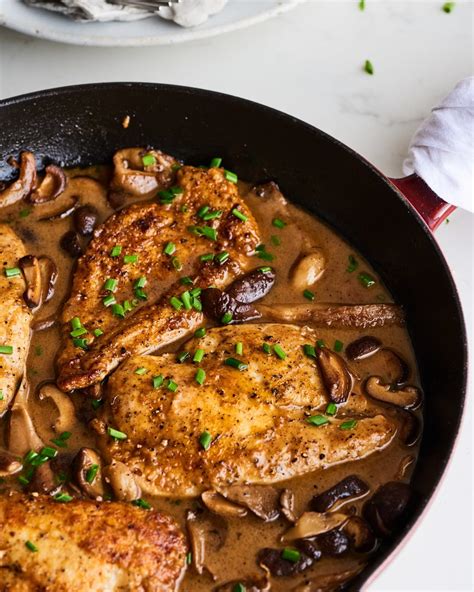 Emerils Chicken Marsala Has A Tiny Problem We Didnt Expect In 2020 Marsala Chicken Recipes