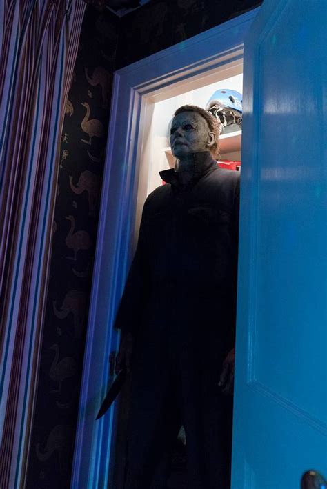 Halloween Laurie Strode Tangles With Michael Myers In First Images
