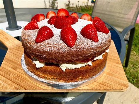 Celebrating Ve Day With A Classic Victoria Sponge