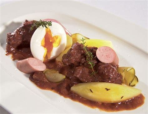 Maybe you would like to learn more about one of these? Fiakergulasch mit Sacherwürsteln - Rezept - ichkoche.at