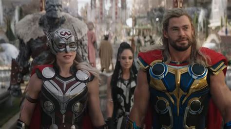Thor Love And Thunder Se Dévoile Avec Natalie Portman En Déesse Du